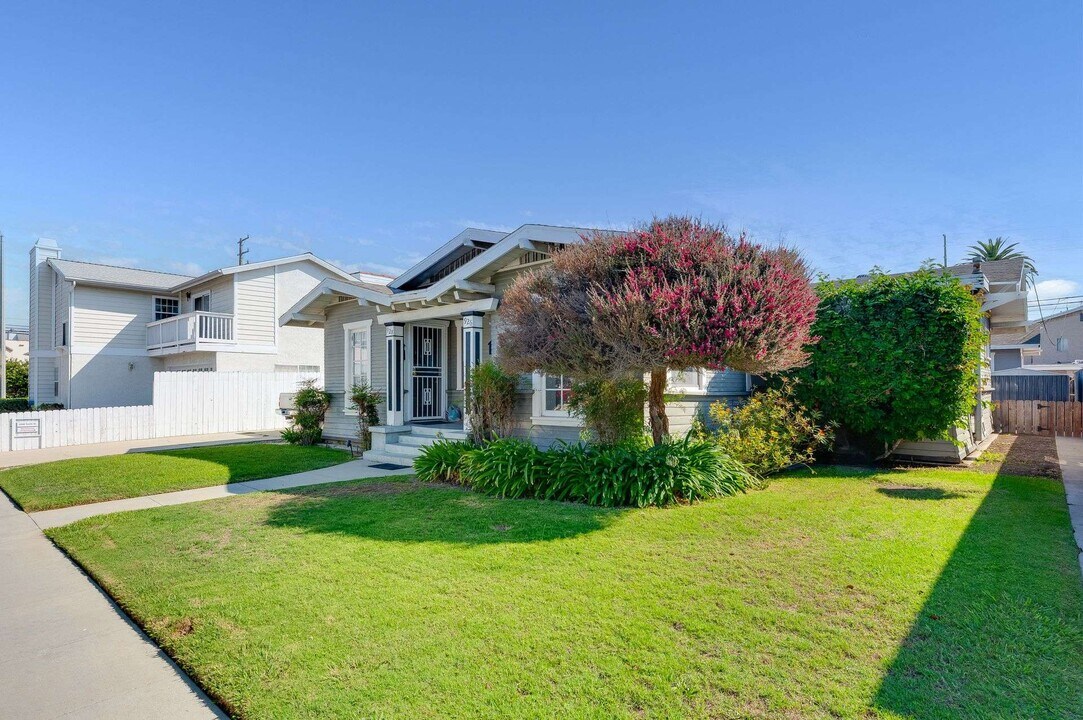 926 Newport Ave in Long Beach, CA - Building Photo