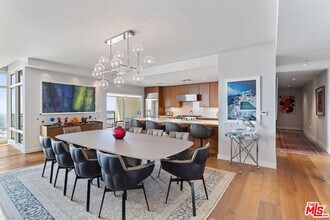 1 W Century Dr in Los Angeles, CA - Building Photo - Building Photo