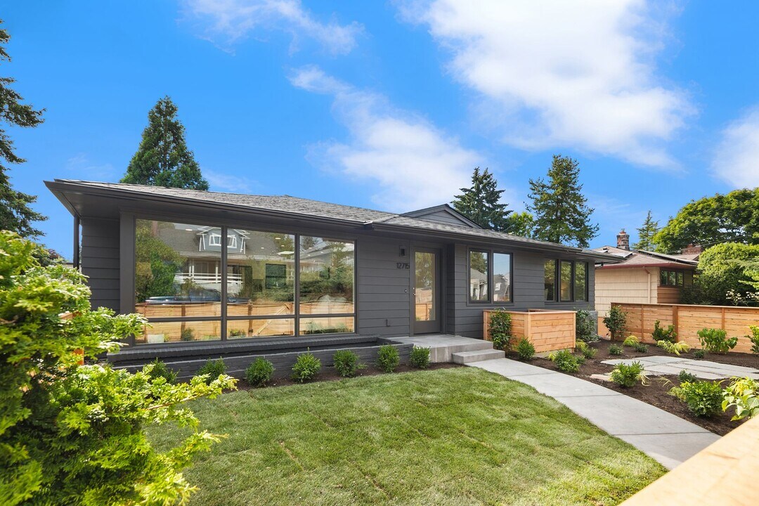 12715 Dayton Ave N in Seattle, WA - Building Photo