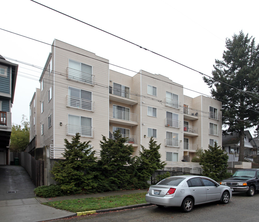 Evanston Place Apartments in Seattle, WA - Building Photo