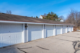 Harbor Pointe Apartments in Port Washington, WI - Building Photo - Building Photo