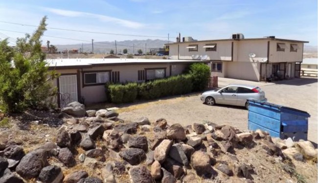 1567 Sierra Vista Dr in Bullhead City, AZ - Building Photo - Building Photo