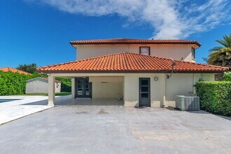 9261 SW 174th St in Palmetto Bay, FL - Building Photo - Building Photo