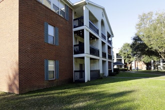 Hidden Oaks Apartments in Biloxi, MS - Foto de edificio - Building Photo