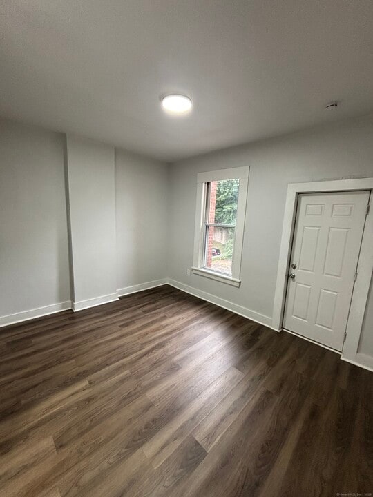 81 W Main St in Meriden, CT - Building Photo