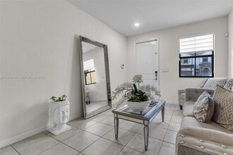 11413 SW 252nd St in Homestead, FL - Foto de edificio - Building Photo