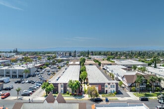 Valley Townhomes Apartments in Northridge, CA - Building Photo - Building Photo