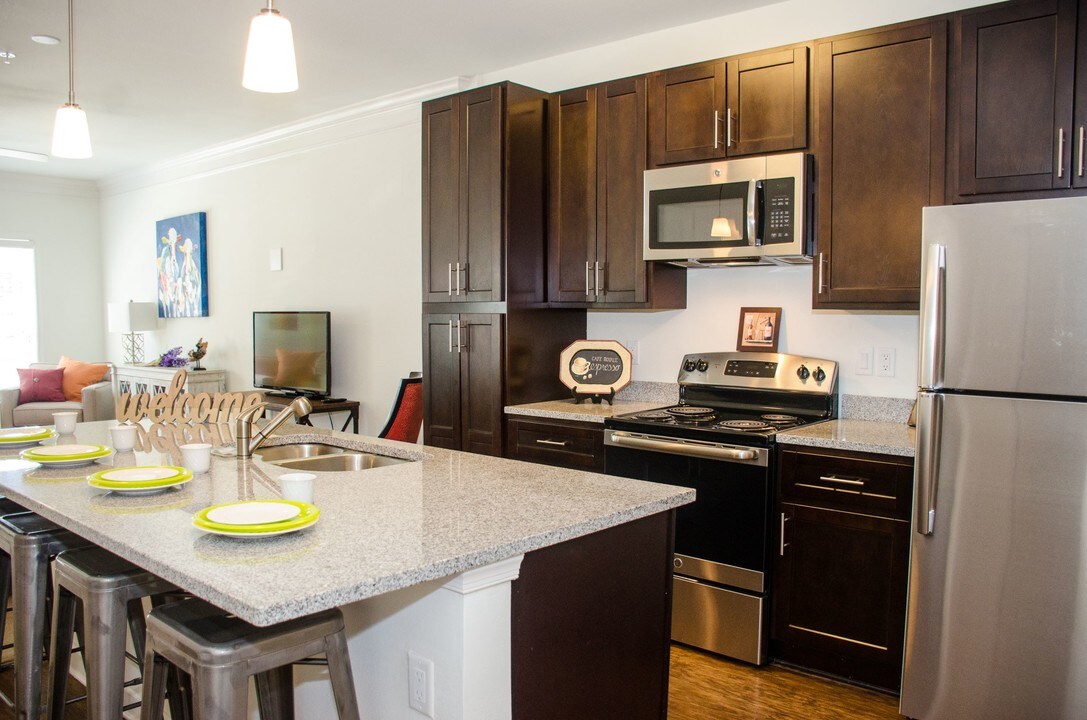 Nest on 17 Apartment Homes in Carrollton, VA - Foto de edificio