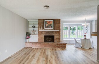 5471 Kuldell Dr in Houston, TX - Building Photo - Building Photo