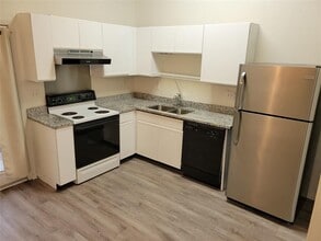 1015 E Yager Ln in Austin, TX - Building Photo - Building Photo