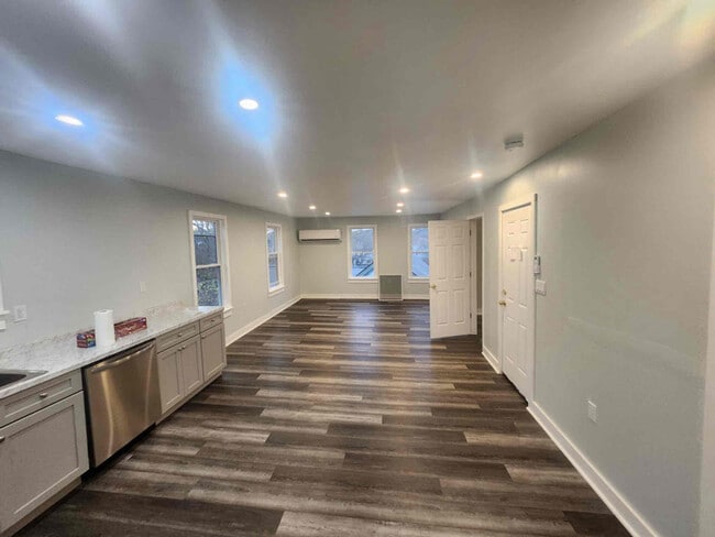 33 Crystal St in Southbridge, MA - Foto de edificio - Building Photo