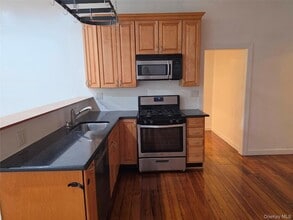 60 Main St in Tappan, NY - Foto de edificio - Building Photo