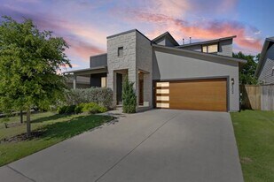 8302 Turnberry Ln in Austin, TX - Building Photo