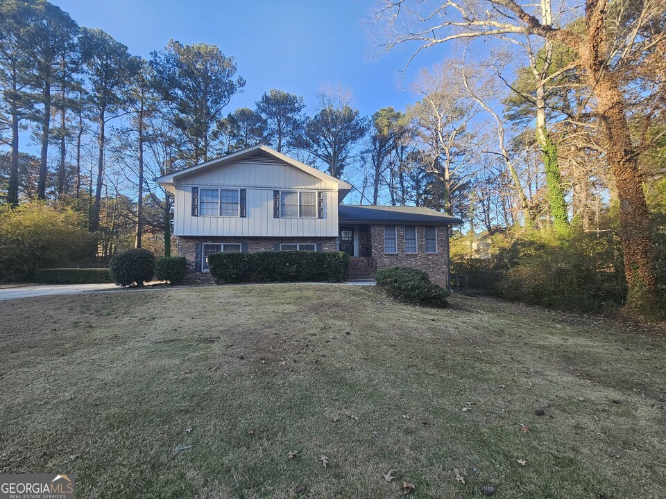 7045 Eden Ct in Riverdale, GA - Building Photo