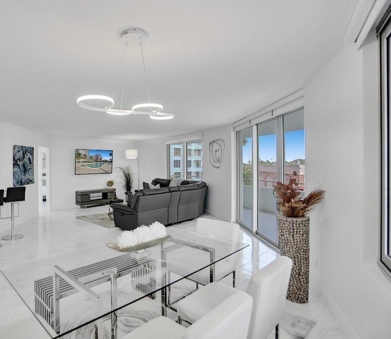 5161 Collins Ave, Unit 412 in Miami Beach, FL - Building Photo