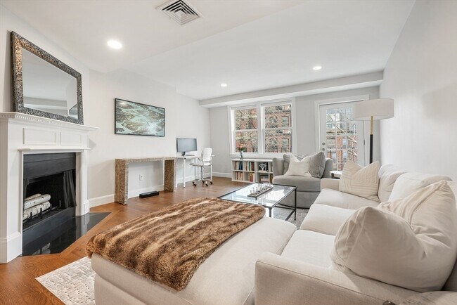 403 Marlborough St, Unit 14