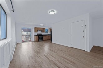 214-16 40th Ave in Queens, NY - Building Photo - Building Photo