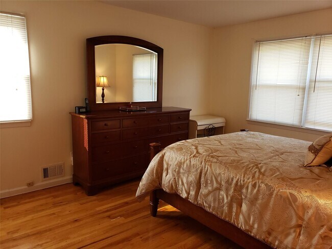 15-48-48 Waters Edge Dr in Queens, NY - Building Photo - Building Photo