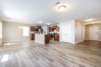 117 Ashmore Dr in Mount Holly, NC - Building Photo - Building Photo
