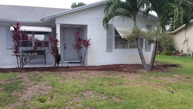 7205 NW 76th Pl in Tamarac, FL - Building Photo - Building Photo