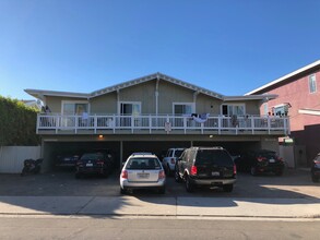 6561 Del Playa in Goleta, CA - Foto de edificio - Interior Photo