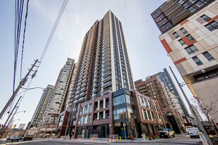 130-130 River St in Toronto, ON - Building Photo