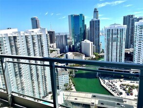 92 SW 3rd St in Miami, FL - Building Photo - Building Photo