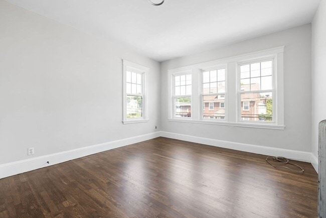 62 Vernon St, Unit 62 in Waltham, MA - Foto de edificio - Building Photo
