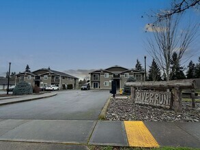 304 Longmire St SE in Yelm, WA - Building Photo - Building Photo