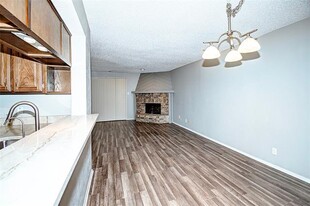 5200 Martel Ave in Dallas, TX - Building Photo