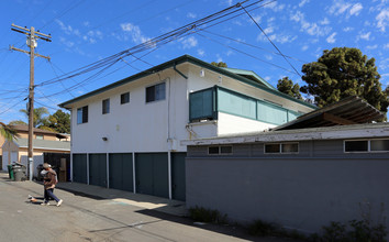 Ocean Breeze Apartments in Oceanside, CA - Building Photo - Building Photo