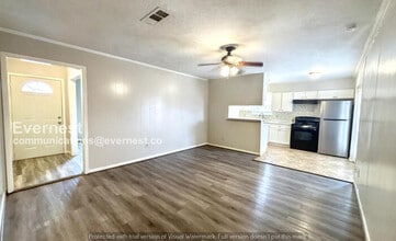 5214 Fairgreen Ln in Houston, TX - Foto de edificio - Building Photo