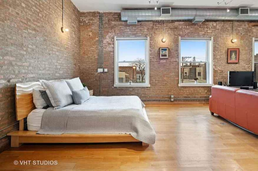648 N Damen Ave in Chicago, IL - Building Photo