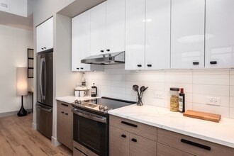 Bemiston Place Apartments in Clayton, MO - Building Photo - Building Photo