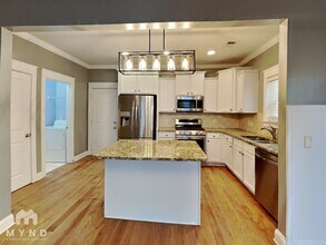 2534 Preston View Ct in Atlanta, GA - Foto de edificio - Building Photo