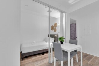 192 Dundas St E in Toronto, ON - Building Photo - Building Photo