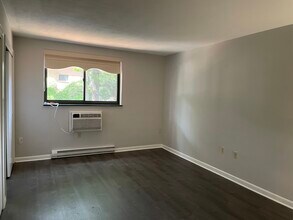 1323 Worcester Rd in Framingham, MA - Building Photo - Building Photo