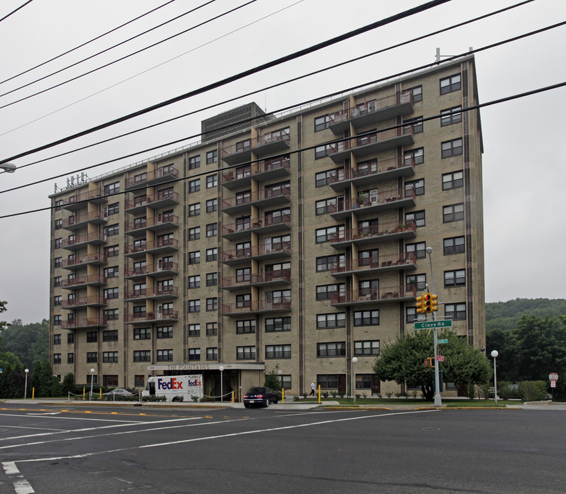 The Fountains in Staten Island, NY - Building Photo