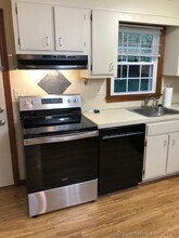 201 Regan Rd in Vernon, CT - Building Photo - Building Photo