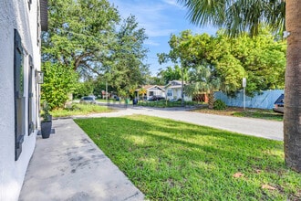 102 W Kentucky Ave in Tampa, FL - Foto de edificio - Building Photo