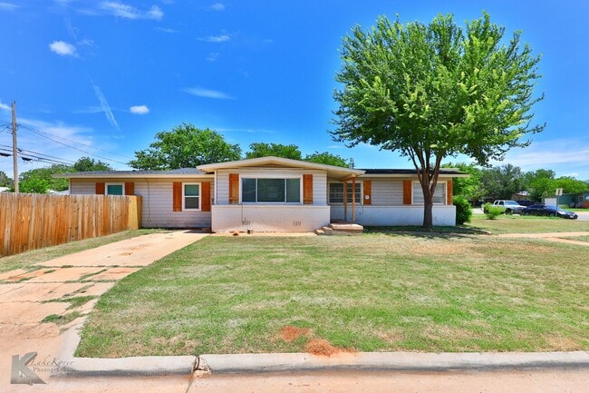 property at 934 S Pioneer Dr