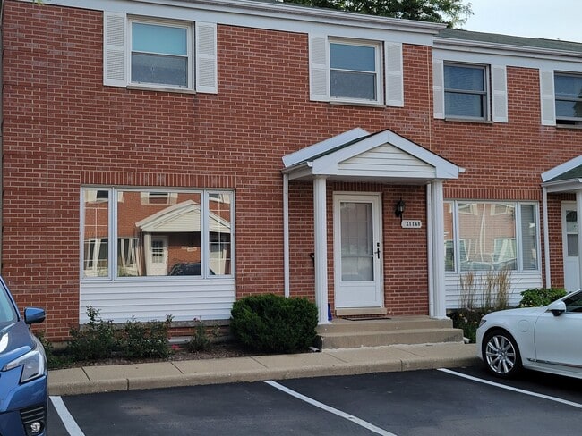 2116 Rugen Rd in Glenview, IL - Building Photo - Building Photo