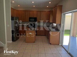 1335 Emerald Hill Way in Valrico, FL - Foto de edificio - Building Photo