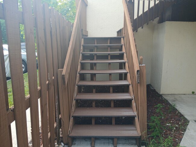 639 Executive Center Dr in West Palm Beach, FL - Building Photo - Building Photo