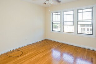 2254 N Southport Ave in Chicago, IL - Building Photo