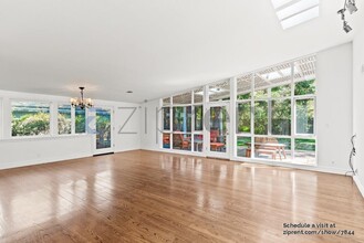 361 Linfield Dr in Menlo Park, CA - Building Photo - Building Photo