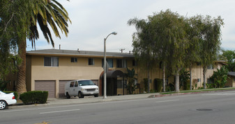 865 Rimpau Ave Apartments