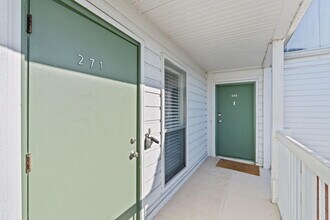 271 Cypress Point Dr in Palm Beach Gardens, FL - Building Photo - Building Photo