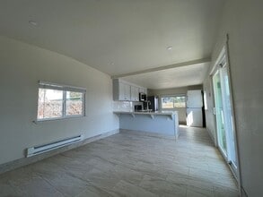 7981 Moss Landing Rd in Moss Landing, CA - Building Photo - Building Photo