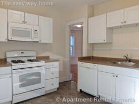 18 Sanborn Ave in Somerville, MA - Building Photo